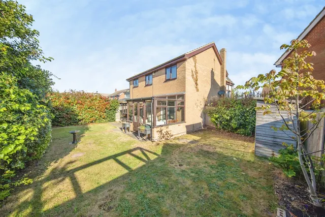 Photo 2 — Aspen Way, Little Oakley, Harwich