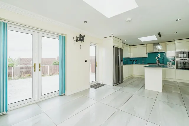 Photo 3 — Aintree Way, Dudley