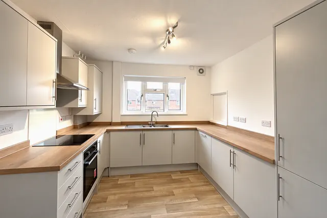 Butts Court, Heavitree, EX2, photo 2