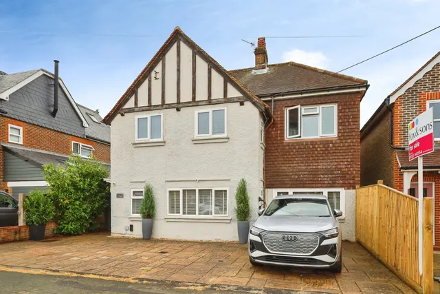 Summerfields Avenue, Hailsham, photo 1