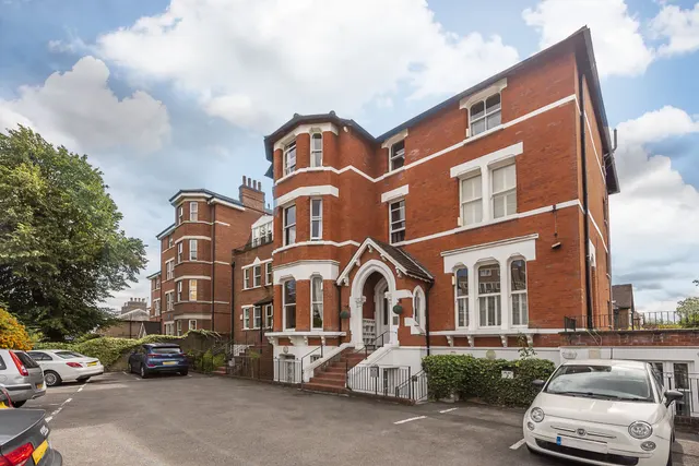 Upper Richmond Road, London, SW15, photo 1