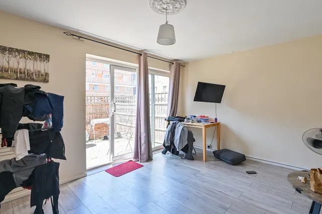 Photo 2 — 93 Wager Street, London