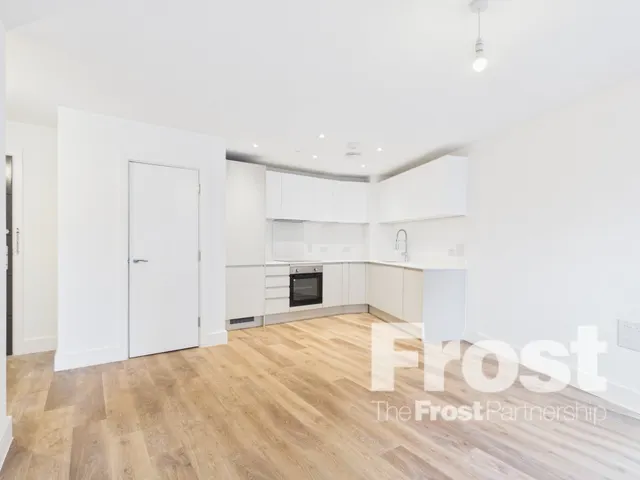 Bath Road, Slough, SL1, photo 1