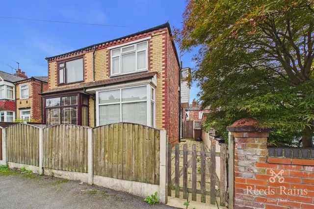 3 bedroom house — Woodville Grove, Stockport, Cheshire, SK5