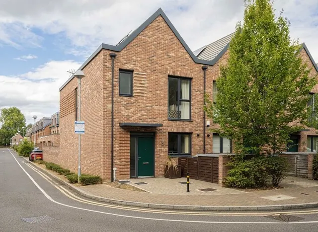 Reynard Way, Brentford, TW8, photo 1