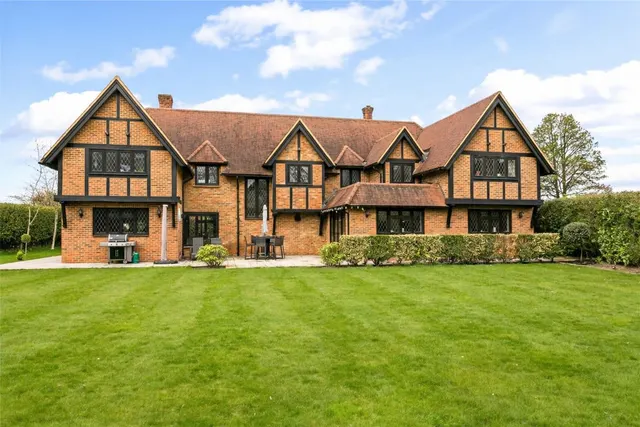 Dorney Wood Road, Burnham, Buckinghamshire. SL1, photo 1