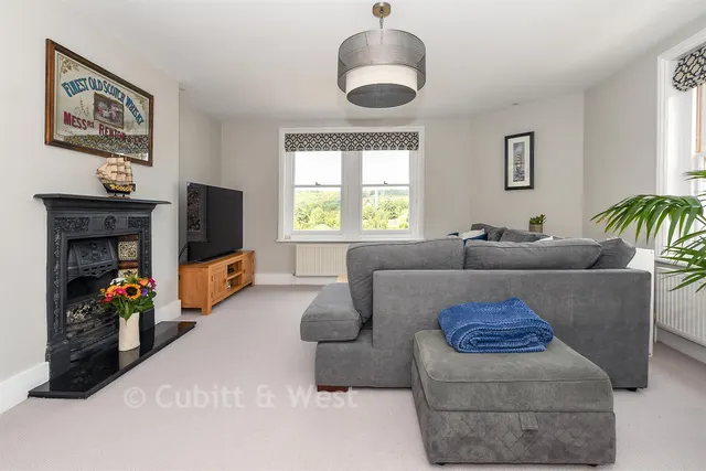 Guildford Road, Westcott, RH4, photo 2