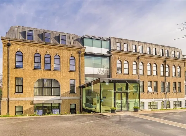 Hampton Road, Teddington, TW11, photo 1