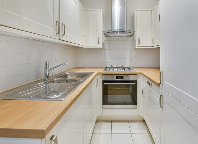 Photo 3 — Barons Court Road, West Kensington, W14