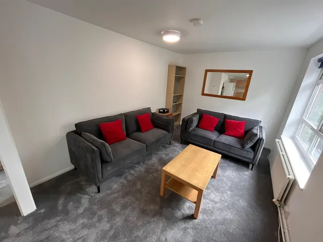 Howden Gardens, Hyde Park, LS6, photo 2