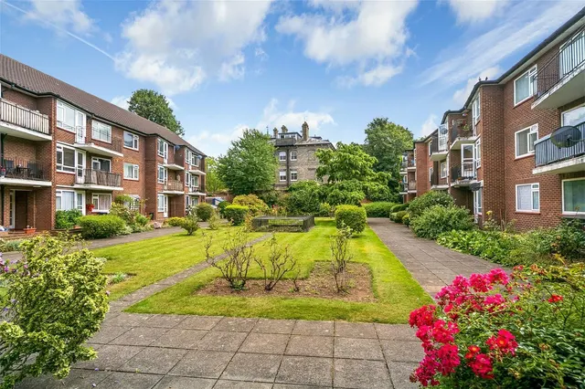 Castle Way, Feltham, TW13, photo 1