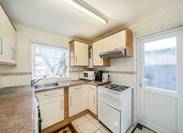 Photo 3 — Franciscan Road, Tooting, SW17