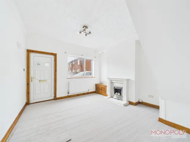 West Street, Wrexham, LL11, photo 2