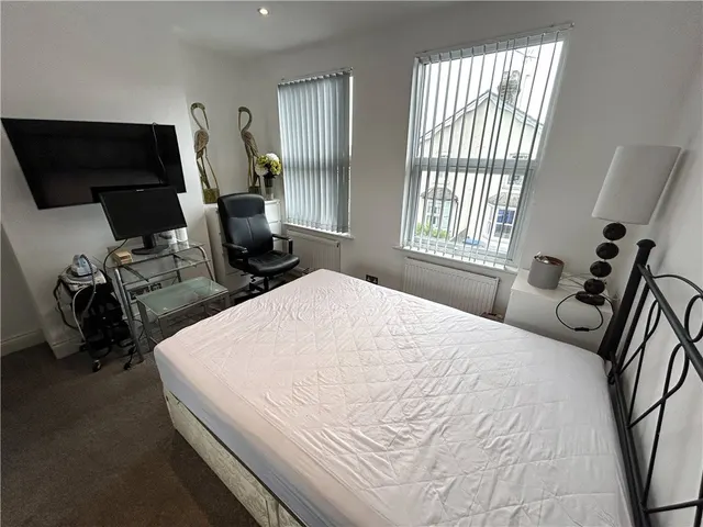 Hummer Road, Egham, TW20, photo 3