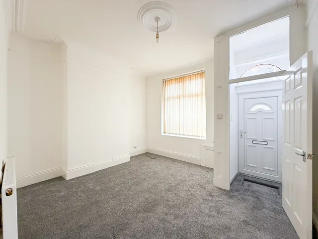 Ashton Road, Oldham, OL8, photo 2