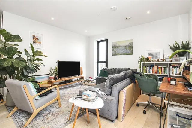 Beatrice Place, London, SW19, photo 1