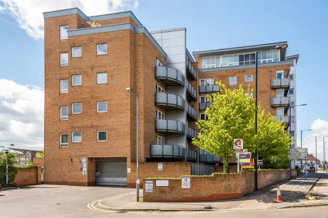 Bath Road, Slough, SL1, photo 1