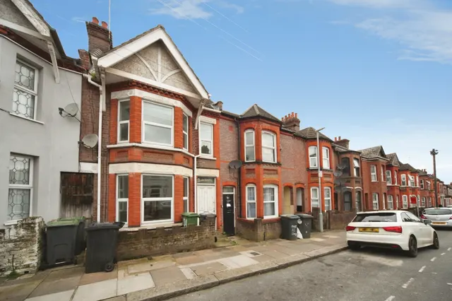 Lyndhurst Road, Luton, photo 1
