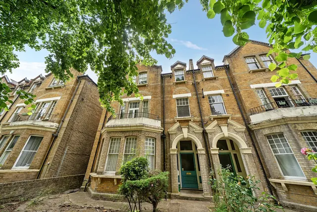 2 bedroom flat — Lewisham Park, Hither Green, London, SE13
