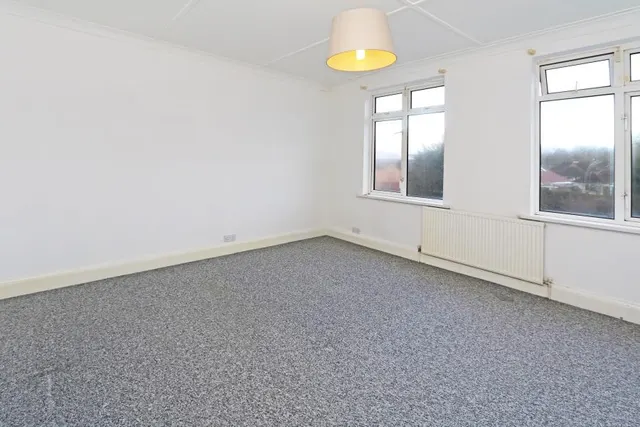 Castle Parade, Ewell, KT17, photo 3