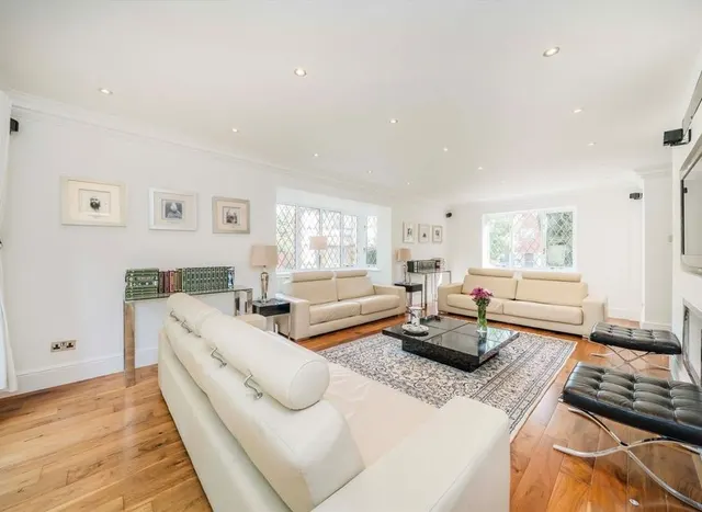 The Denningtons, Kingston Upon Thames, KT4, photo 2