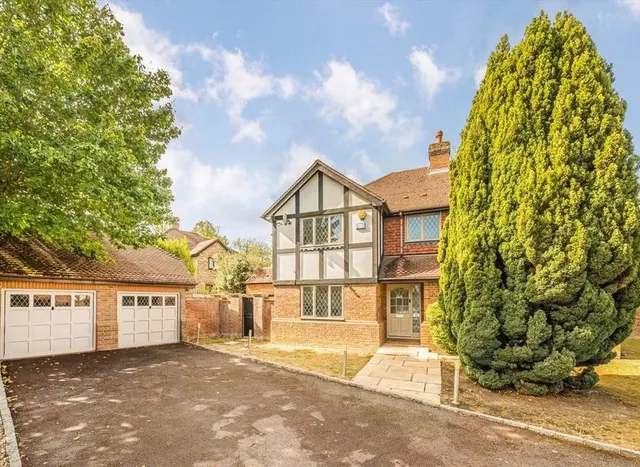 The Denningtons, Kingston Upon Thames, KT4, photo 1