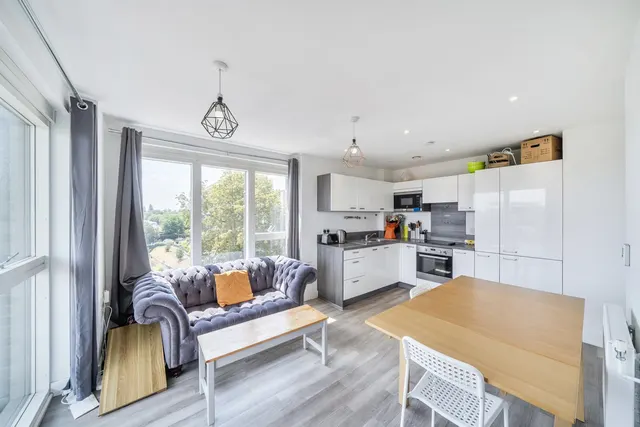 Adenmore Road, SE6, photo 1