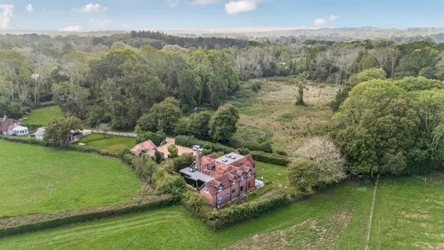 Hoe Street, Hambledon, PO7, photo 1