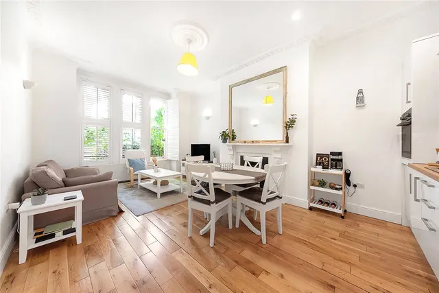 Goldhawk Road, London, W6, photo 1