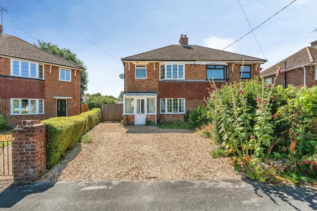 Tadfield Crescent, Romsey, SO51, photo 1