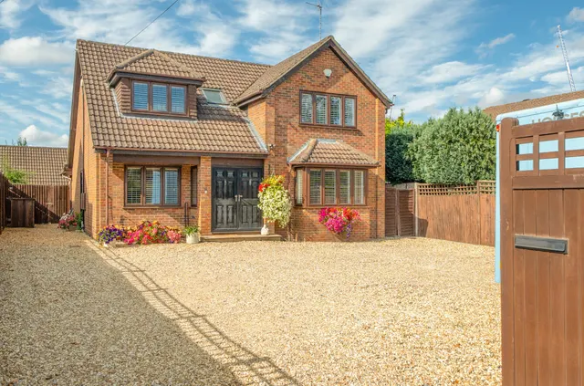 Nine Mile Ride, Finchampstead, Wokingham, Berkshire, RG40 4HY, photo 1