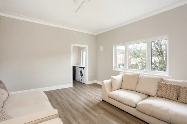 Photo 2 — Brighton Road Purley CR8