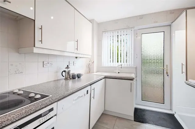 Photo 3 — Almond Road, Bearsden, Glasgow, East Dunbartonshire, G61