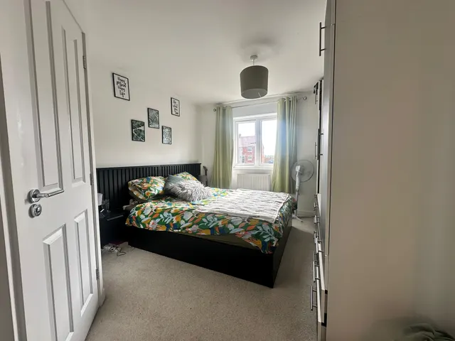 Photo 3 — Buttercup Close, Raunds