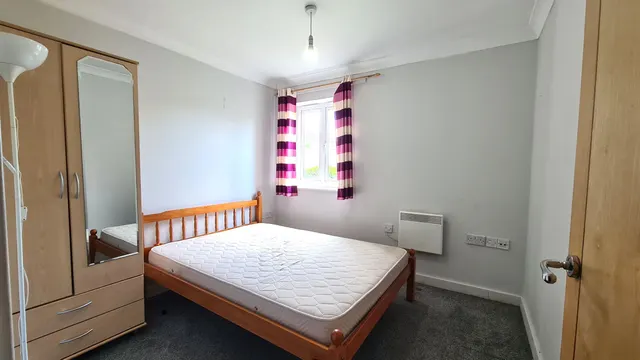Photo 3 — Dominion Close, Hounslow, TW3