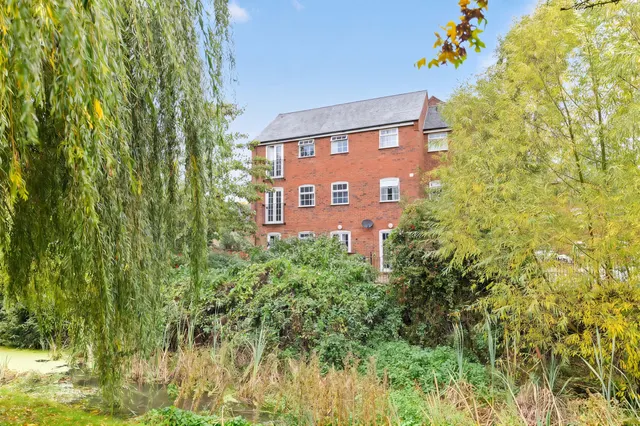 St. Marys Road, Hampton Court, LE16, photo 1