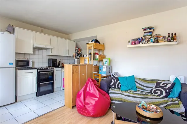 Photo 3 — Morris House, Solon New Road Estate, London, SW4