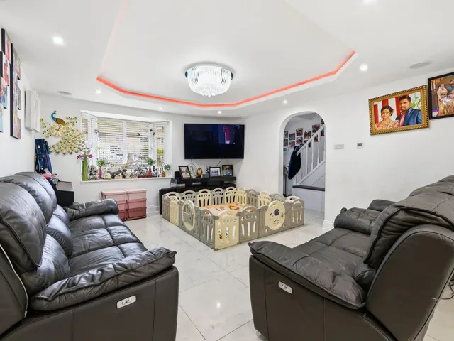 Long Lane, Carlton-In-Lindrick, S81, photo 2