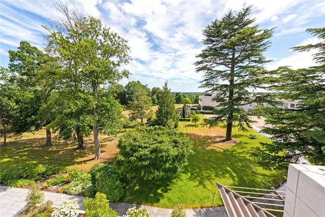 Photo 3 — Charters, Charters Road, Sunningdale, Ascot, Berkshire, SL5 9GE
