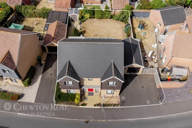 Folkes Road, Wootton, photo 3