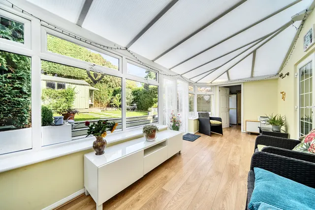 Stephenson Drive, East Grinstead, RH19, photo 2