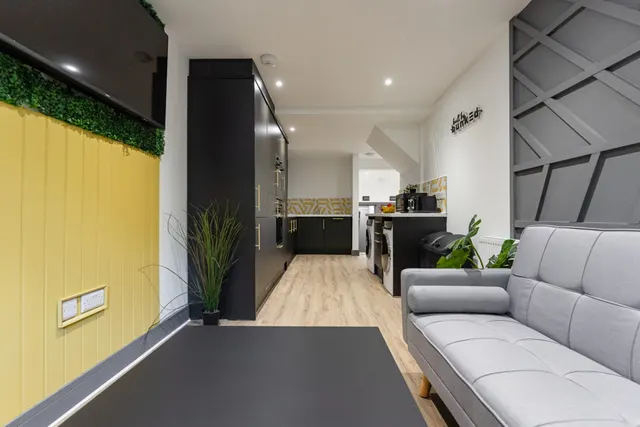 Thurmond Crescent, Stanmore, SO22, photo 3