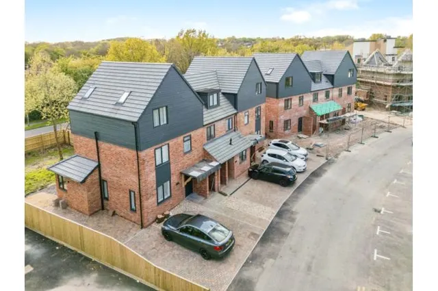 The Quadrant Stonehill Green, Swindon, SN5, photo 1