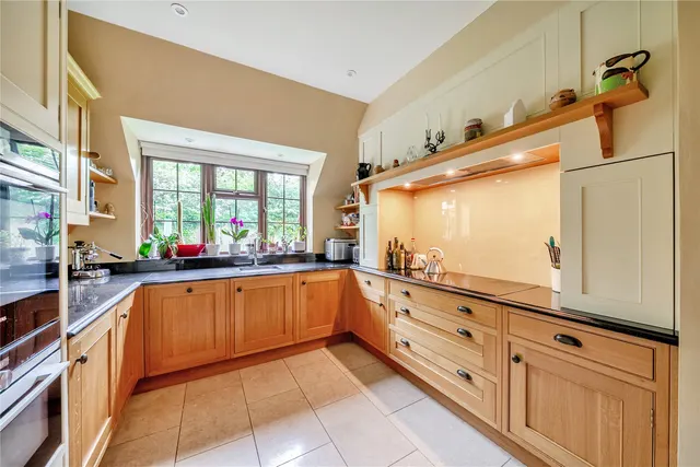 London Road, Send, GU23, photo 2