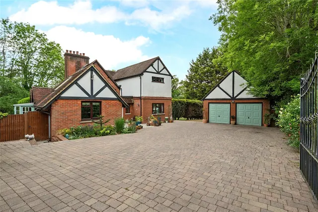 London Road, Send, GU23, photo 3