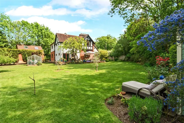 London Road, Send, GU23, photo 1