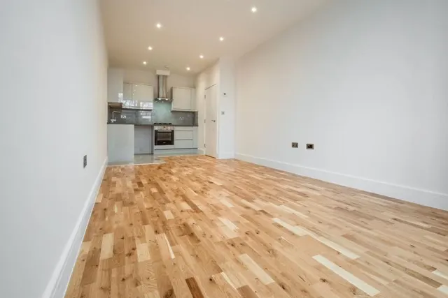 Harvest Crescent, Fleet, GU51, photo 3