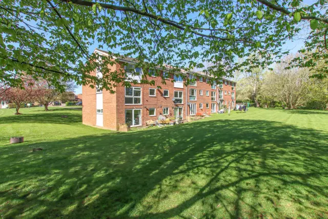 Nightingale Walk, Hemel Hempstead, Hertfordshire, HP2 7QX, photo 1