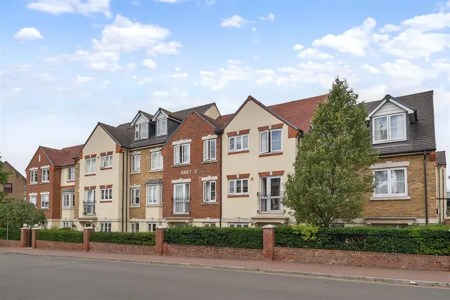 Churchfield Road, Walton-On-Thames, KT12, photo 1