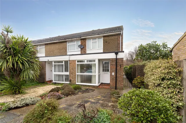 Wordsworth Road, Hampton, TW12 1ET, photo 1